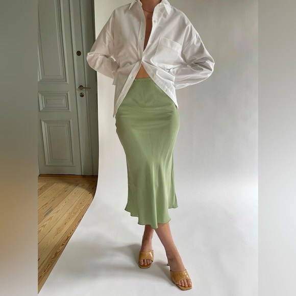 Djerf Avenue Dream Skirt in Pistachio - Picture 1 of 8